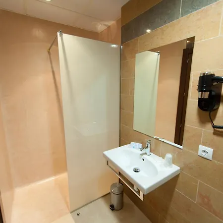 Visit Szálloda Caspe